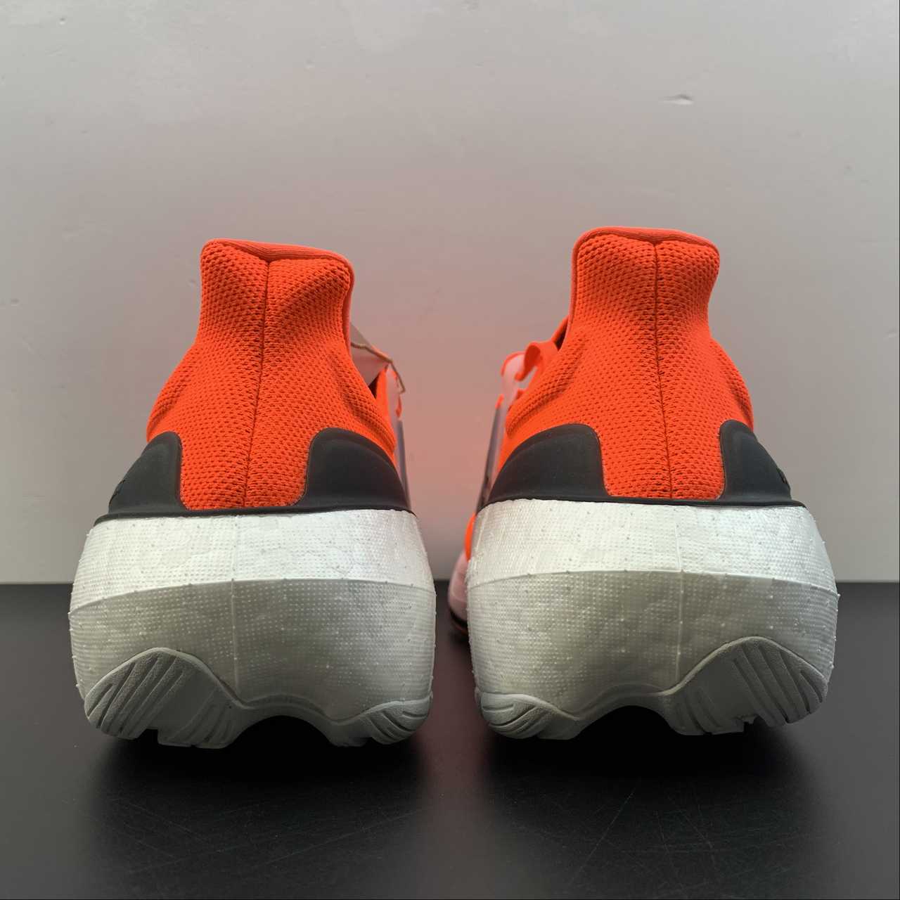 Tênis Adidas UltraBoost Light 23