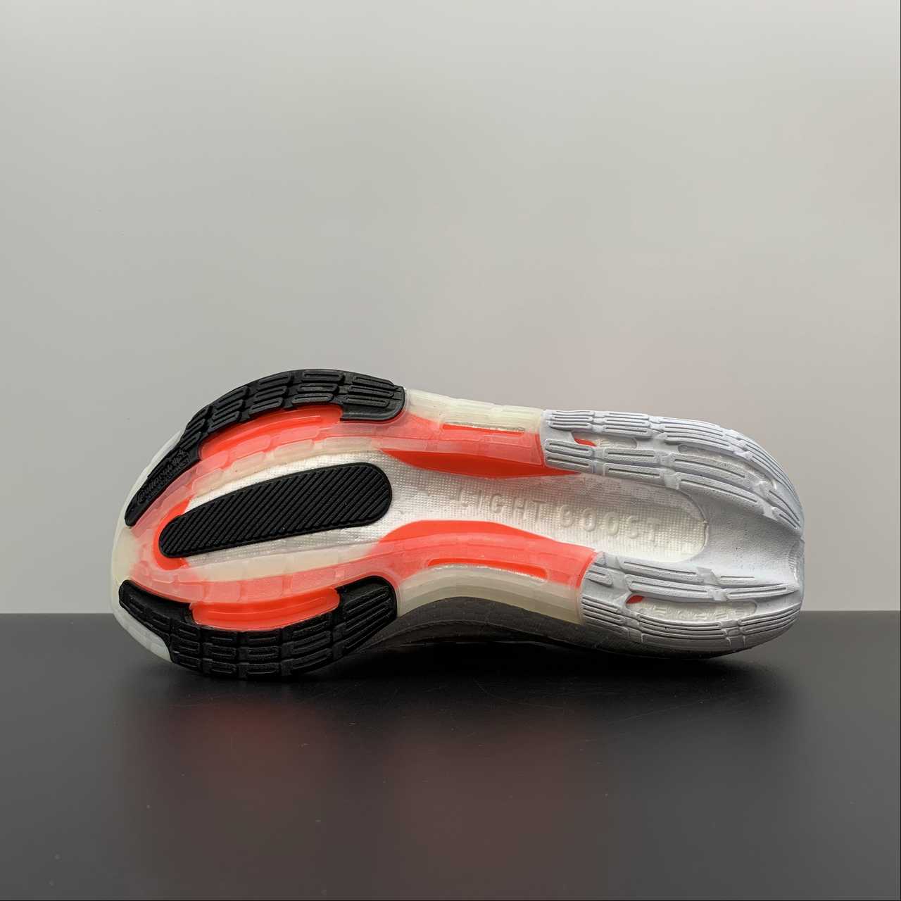 Tênis Adidas UltraBoost Light 23