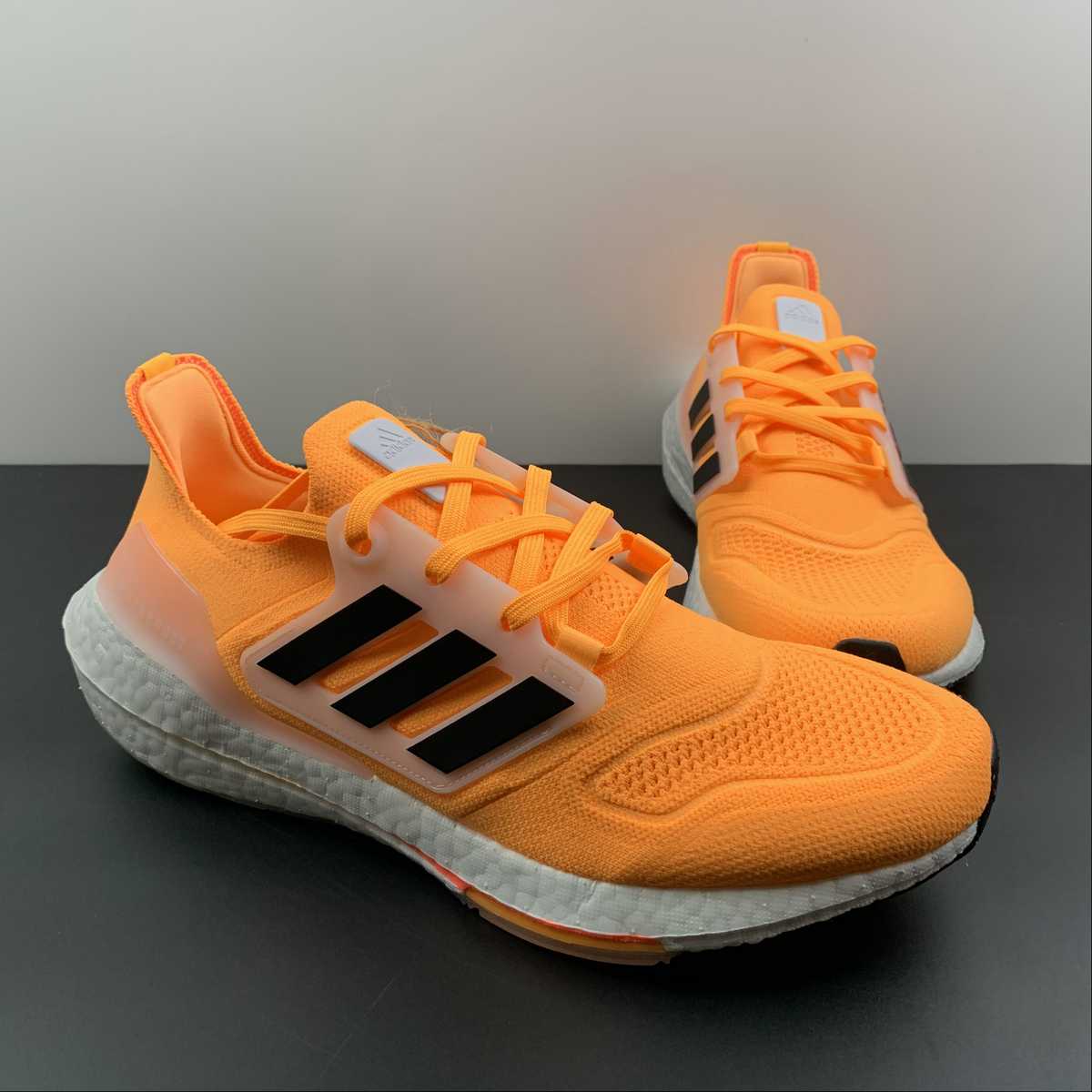 Tênis Adidas UltraBoost 22