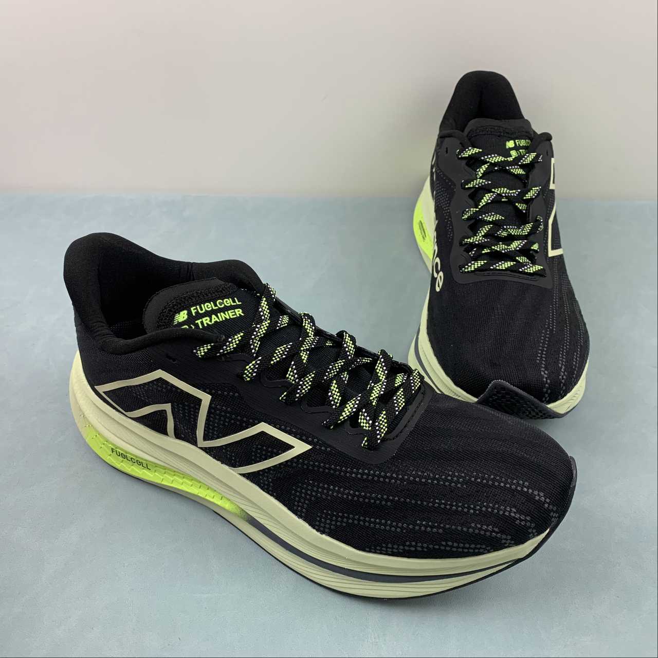 Tênis New Balance Fuelcell Supercomp Trainer V2