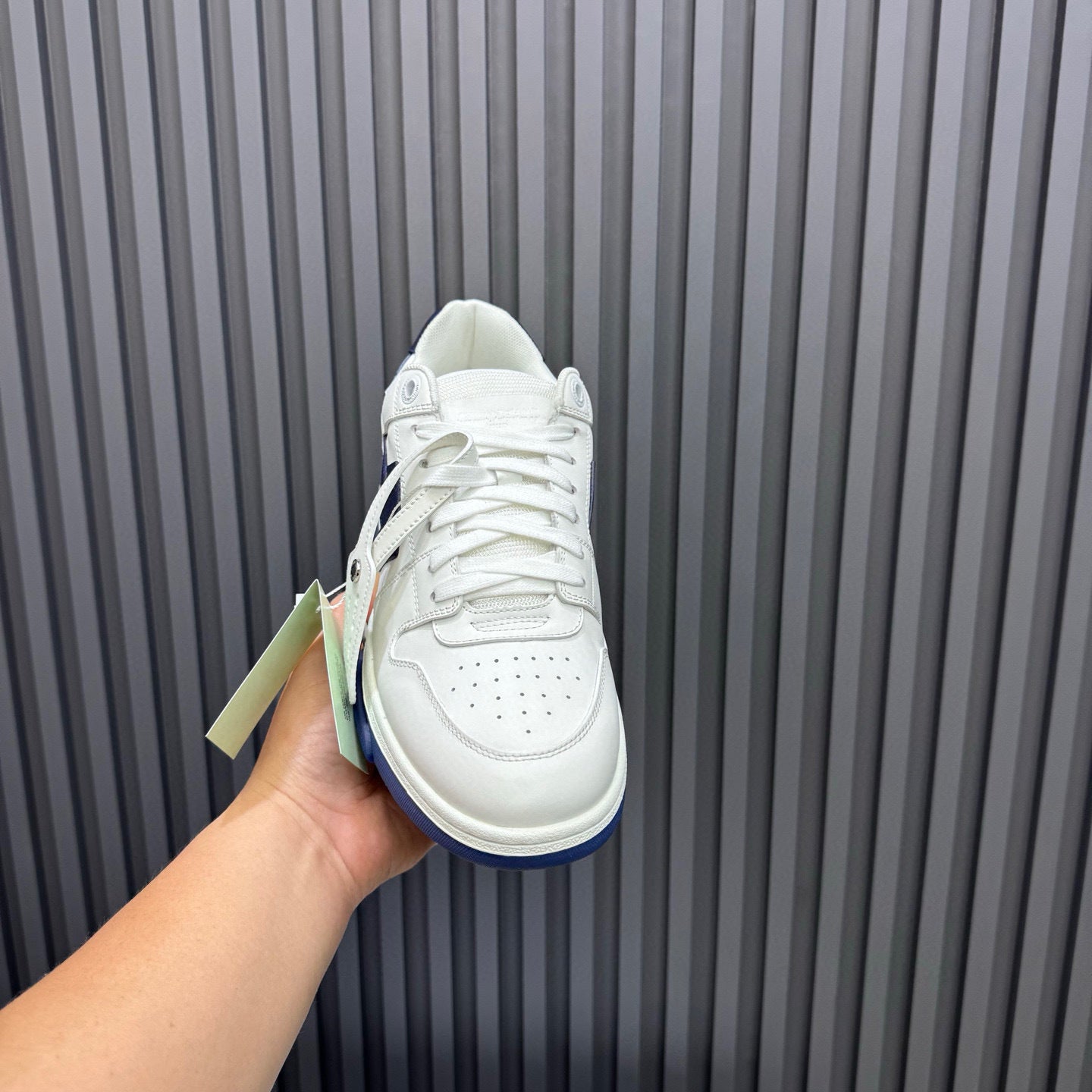 Tênis Off-White Out of Office de Couro