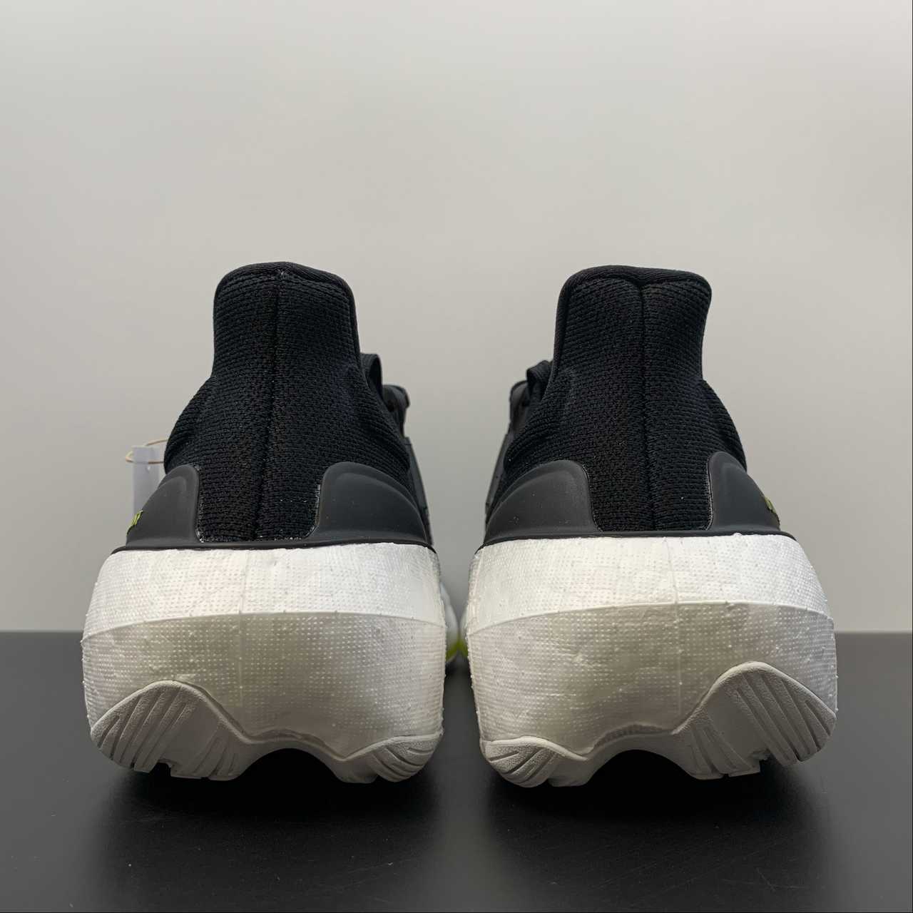 Tênis Adidas UltraBoost Light 23