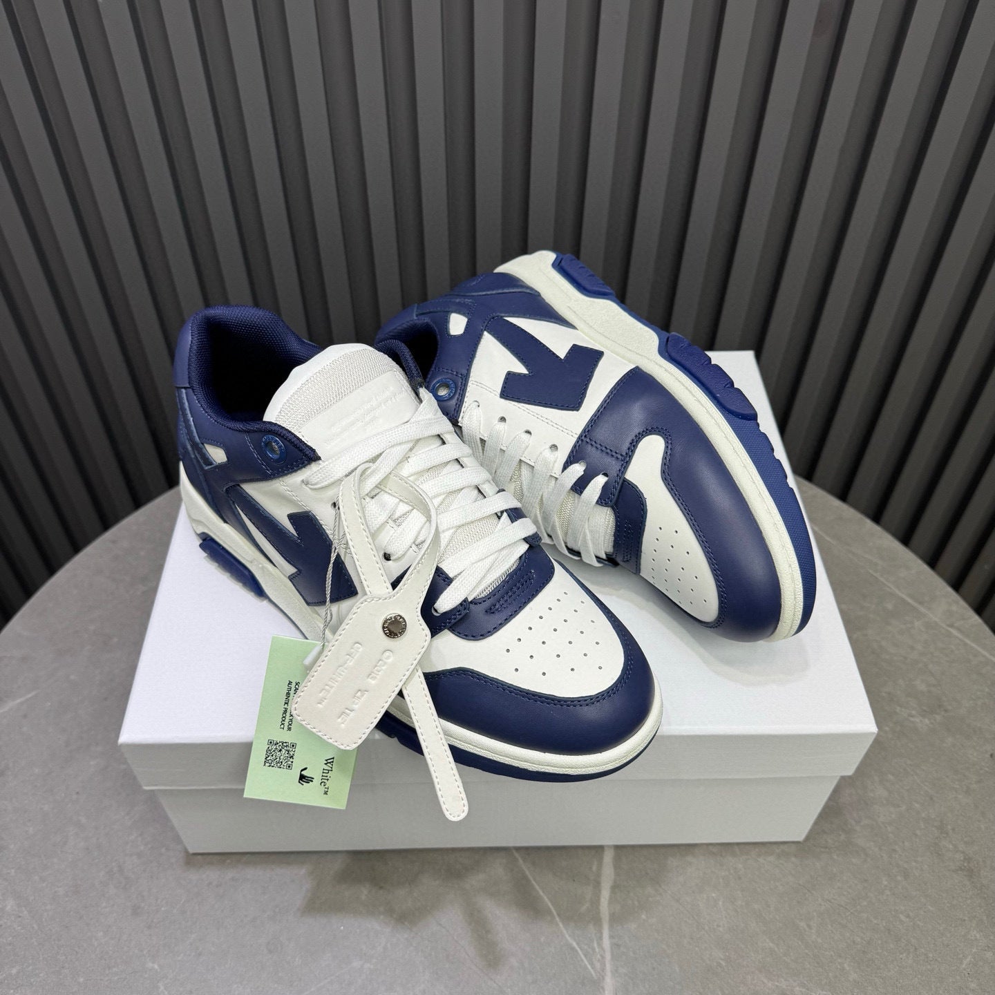 Tênis Off-White Out of Office