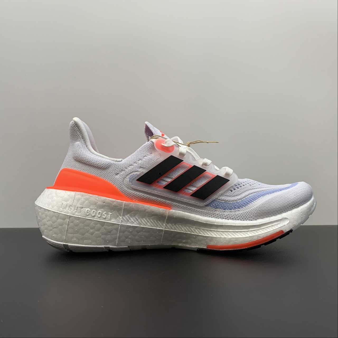 Tênis Adidas UltraBoost Light 23