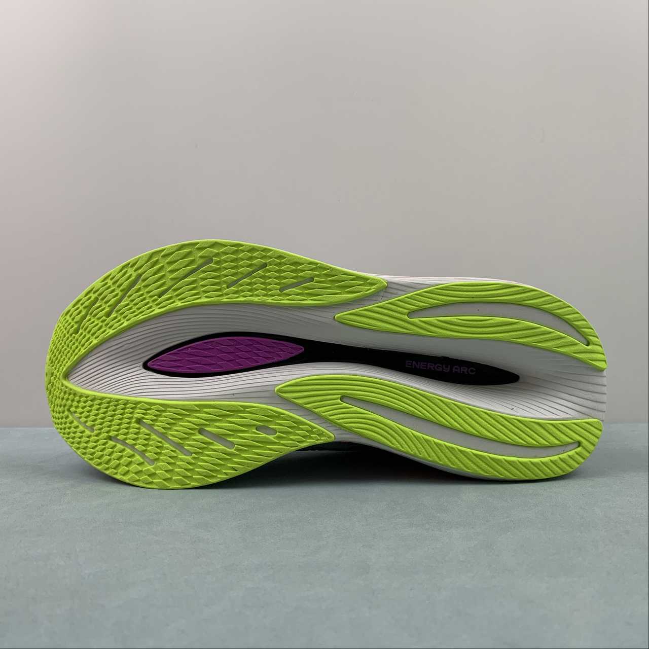 Tênis New Balance Fuelcell Supercomp Trainer V2