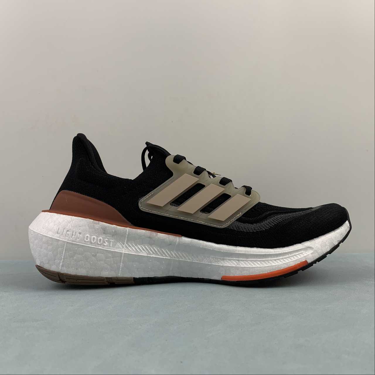 Tênis Adidas UltraBoost Light 23