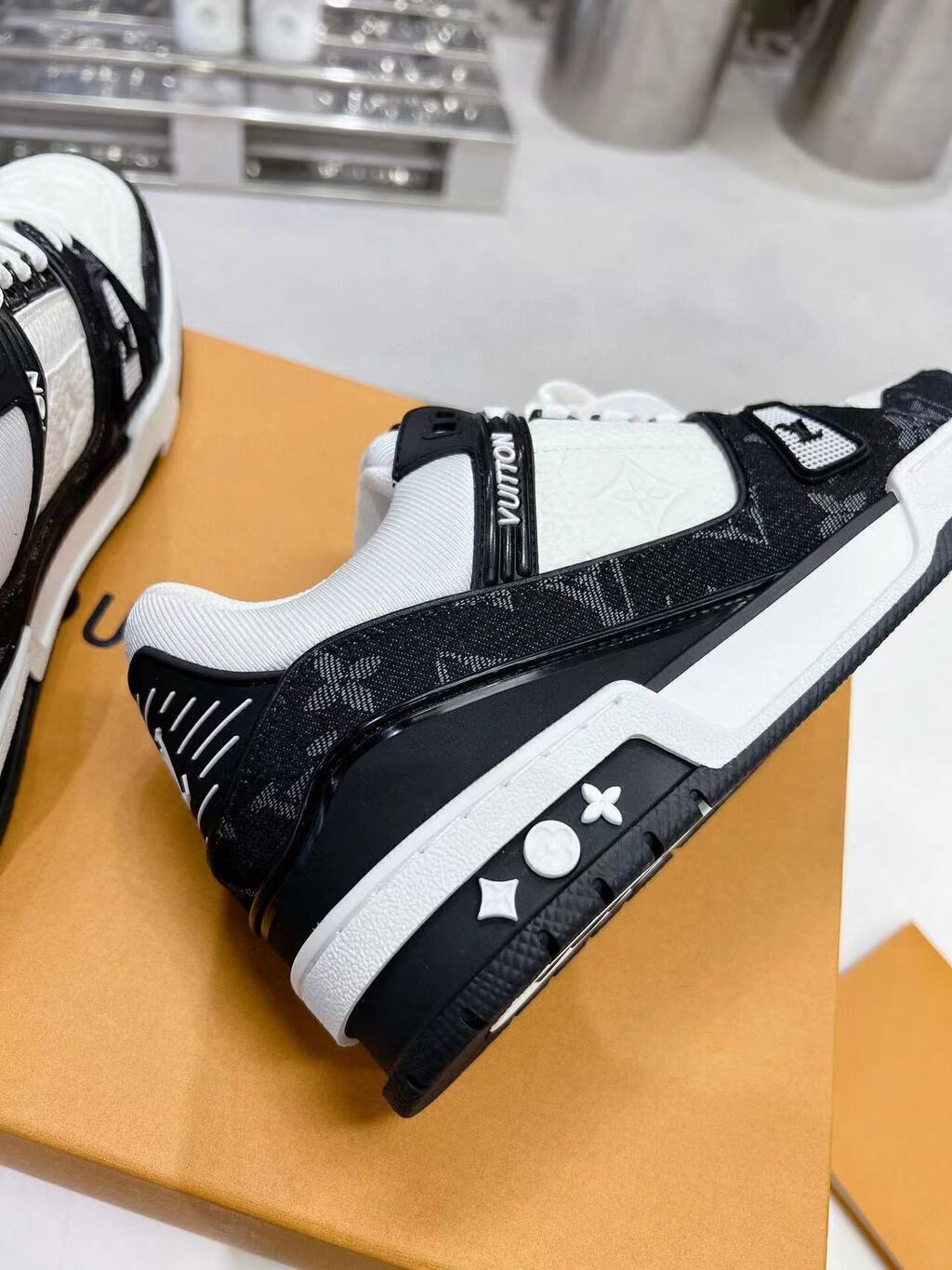 Tênis LV Trainer