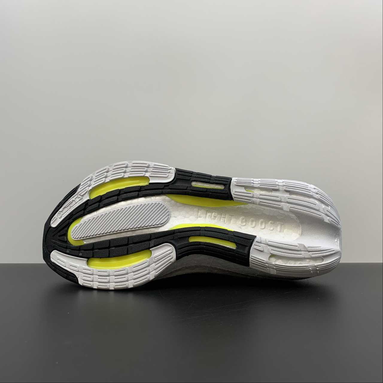 Tênis Adidas UltraBoost Light 23