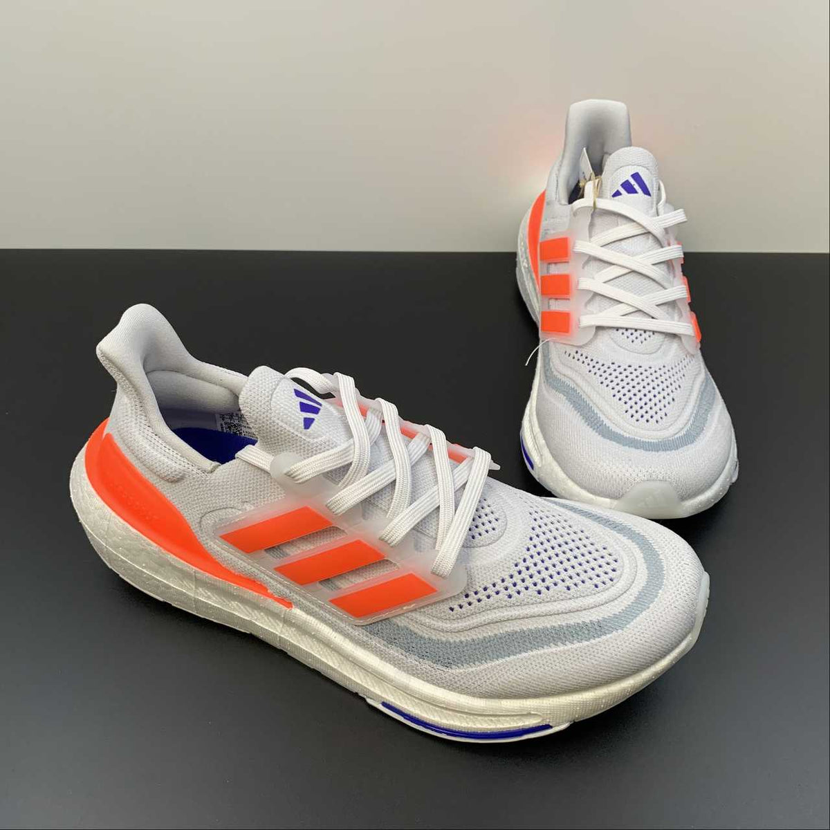 Tênis Adidas UltraBoost Light 23