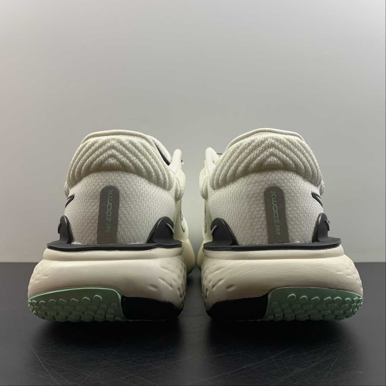 Tênis Nike ZoomX Invincible Run Flyknit 2