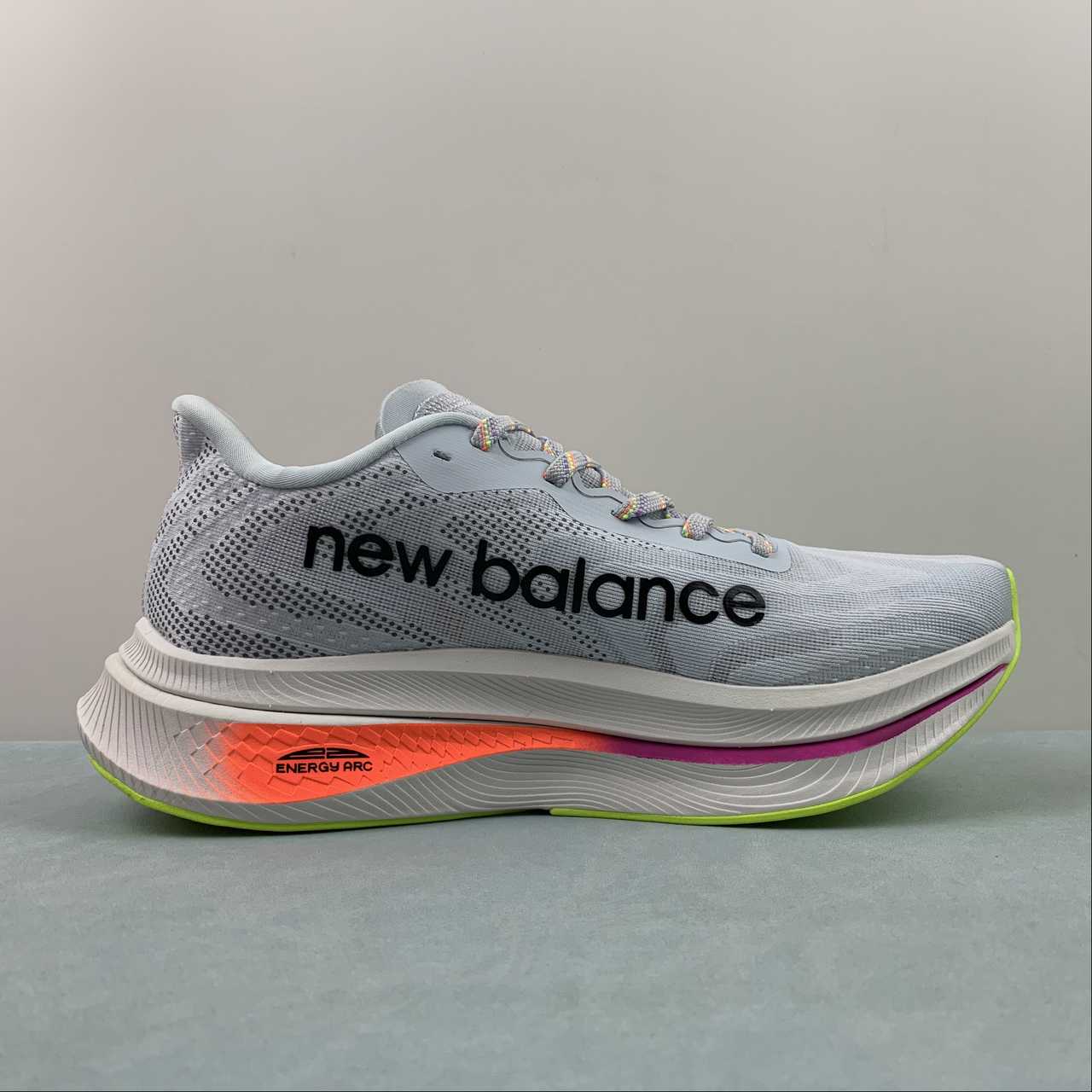 Tênis New Balance Fuelcell Supercomp Trainer V2