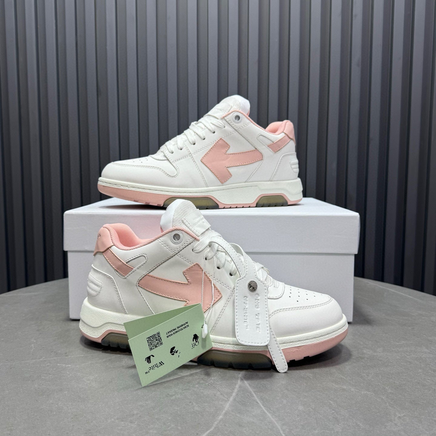 Tênis Off-White Out of Office