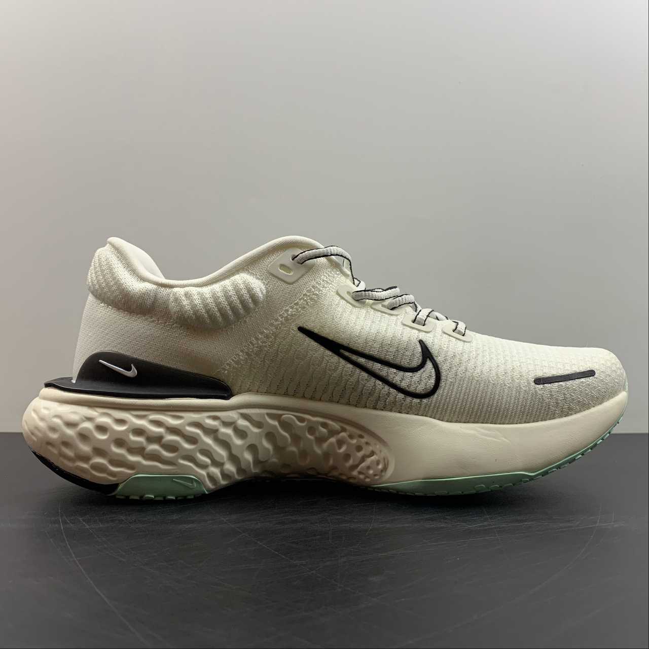 Tênis Nike ZoomX Invincible Run Flyknit 2