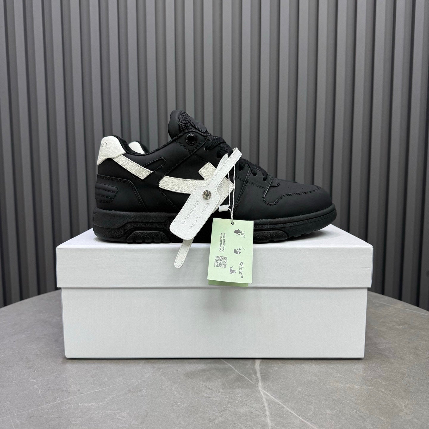 Tênis Off-White Out of Office