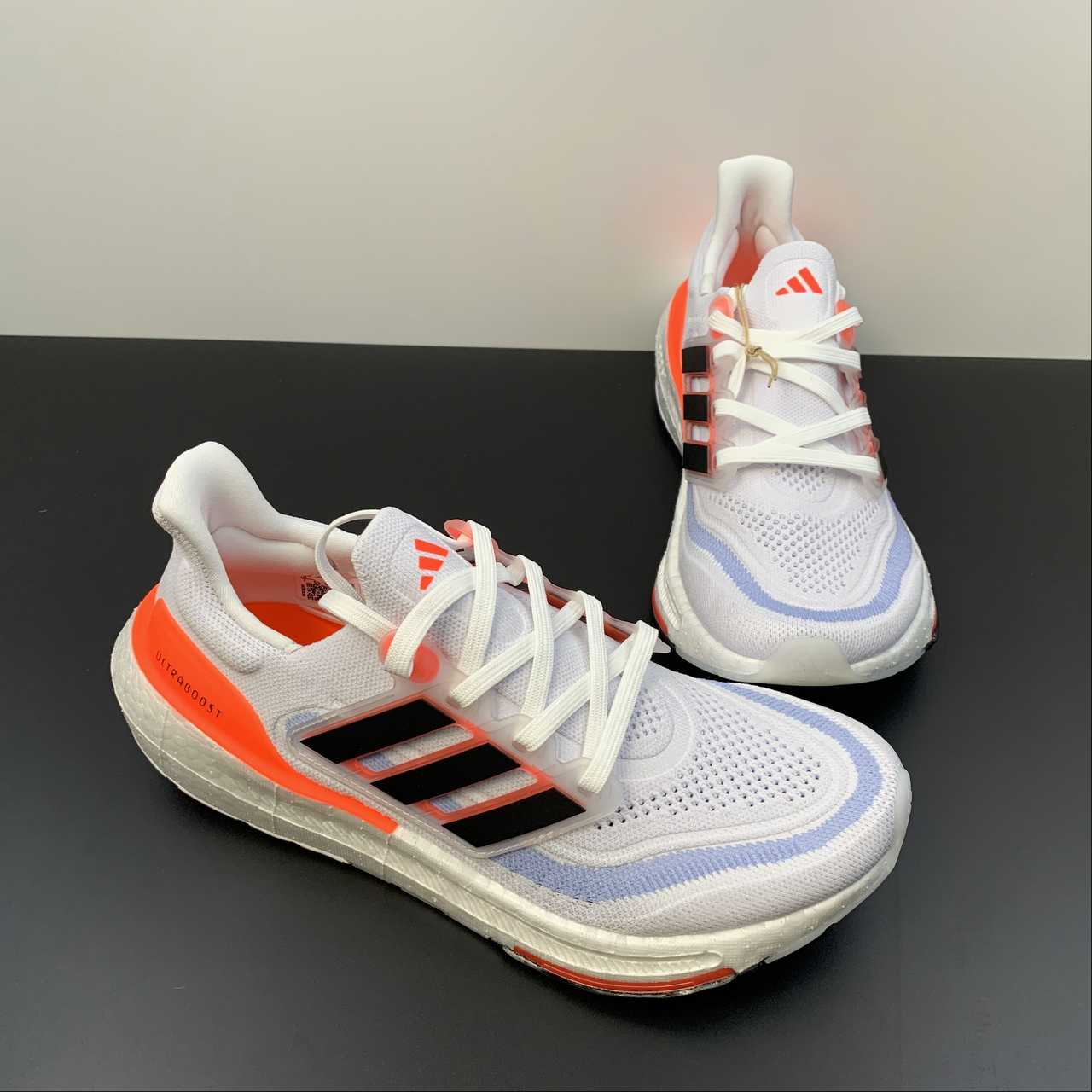 Tênis Adidas UltraBoost Light 23