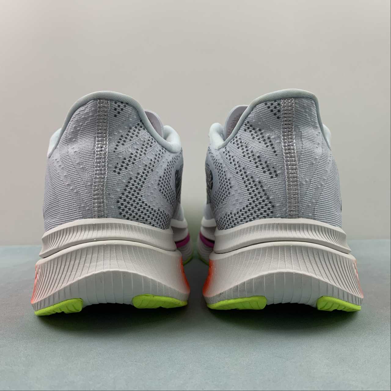 Tênis New Balance Fuelcell Supercomp Trainer V2