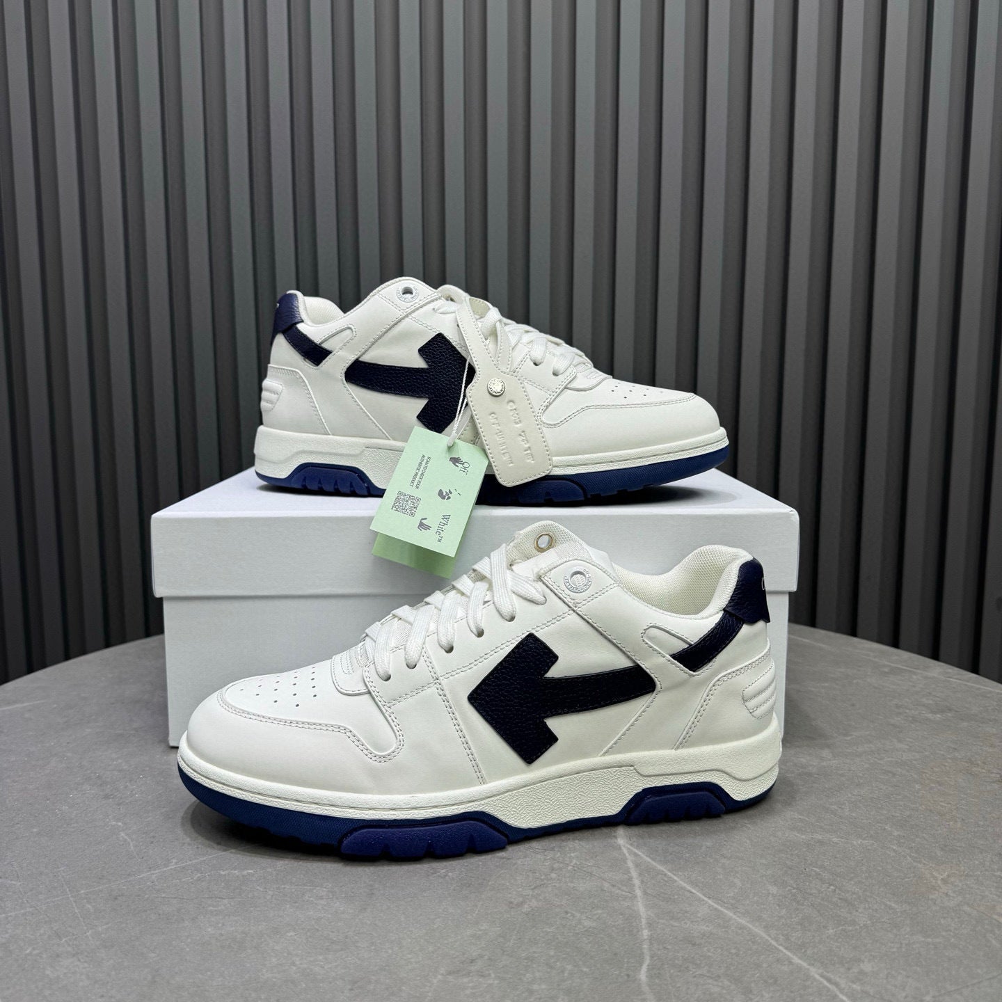 Tênis Off-White Out of Office de Couro